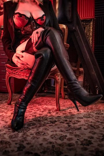 Dominatrice BDSM Soft Paris