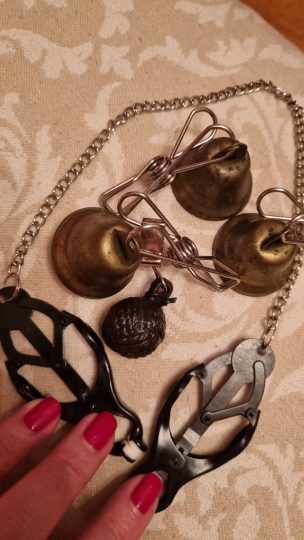 BDSM PARIS pince téton