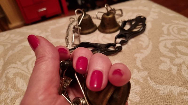 BDSM PARIS pince téton